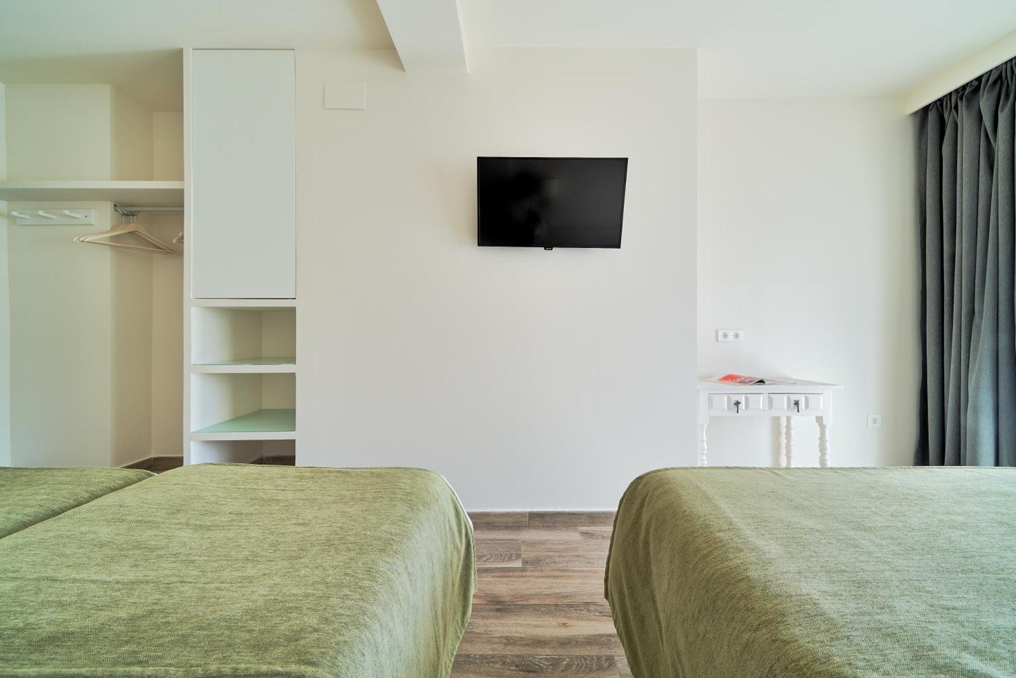 Twin Room,1600216223:JPEG